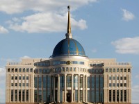 Президент РК дал поручение по многоквартирному дому в городе Ленгер